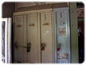 Hinter Schloss und Riegel befanden sich einst wichtige Sicherungseinrichtungen für den Zugverkehr. Foto: Peter Weckbrodt