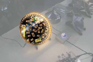 Mikrospiegel für Laserprojektoren vom Fraunhofer-IPMS Dresden. Foto: hw