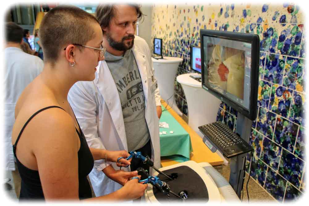 Wissenschaftsnacht 2018 in Dresden:OP-Roboter-Simulation in der Uniklinik. Foto: Heiko Weckbrodt