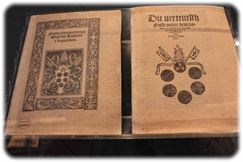 Die Verbannungsbulle für Luther vom pabst Leo X. von 1520. Repro: Peter Weckbrodt