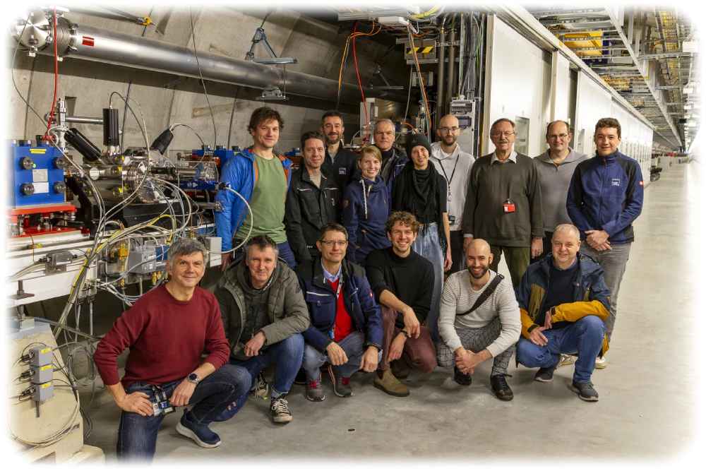 Das Team vor dem neuen XFELO im Tunnel zwischen Hamburg und Schleswig-Holstein. Foto: European XFEL