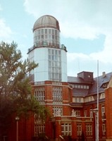 Der Astronomieturm auf dem Beyer-Bau der TU Dresden. Foto: TUD