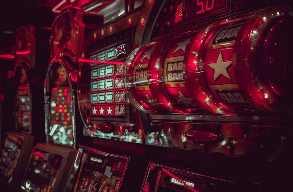 Spielautomaten. Foto: Carl Raw, Unsplash, kostenlos verwendbar nach Unsplash-Lizenz, https://unsplash.com/de/lizenz