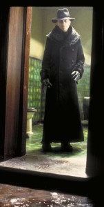 Vom Film noir inspiriert: Einer der Dunkelmänner von "Dark City". Abb. (3): New Line Cinema