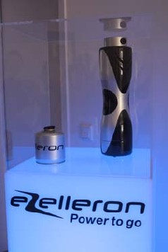 Eines der nächsten Produkte von eZelleron sollen Brennstoffzellen im Thermoskannen-Format sein. Foto: Heiko Weckbrodt
