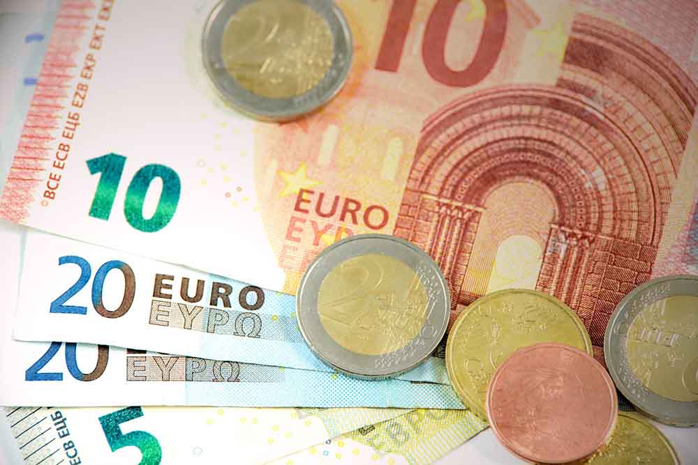 Die Steuerpolitik ist ein wichtiges Wahlkampf-Thema. Foto: Photo-Mix, https://pixabay.com/de/euro-geld-w%C3%A4hrung-die-europ%C3%A4ische-1557431/ CC0-Lizenz,