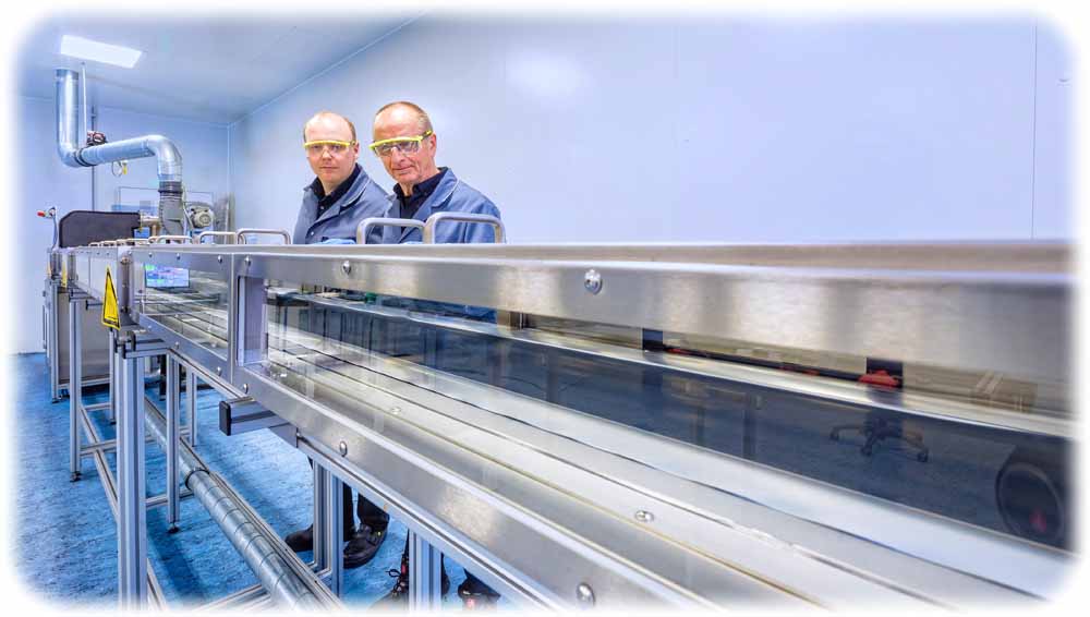 Am Fraunhofer-Keramikinstitut IKTS in Dresden fertigt eine Pilotlinie neue Elektroden für Lithium-Batterien. Foto: Fraunhofer IKTS
