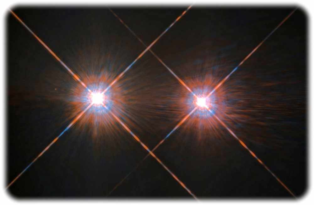 Das sind die bisher besten Aufnahmen, die der Menschheit durch das Hubble-Teleskop von unserem Nachbar-Sonnensystem vorliegen, das aus drei Sternen besteht: dem hier nicht sichtbaren roten Zwerg Proxima Centauri sowie dem Doppelgestirn Alpha Centauri A (links) und B (rechts). Abb.: ESA/NASA