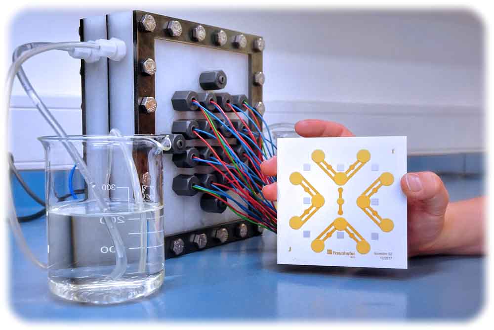 Solche Keramikmodule mit integrierten Ultraschallsensoren sollen Medikamentenrückstände im Abwasser zerstören. Foto: Fraunhofer IKTS