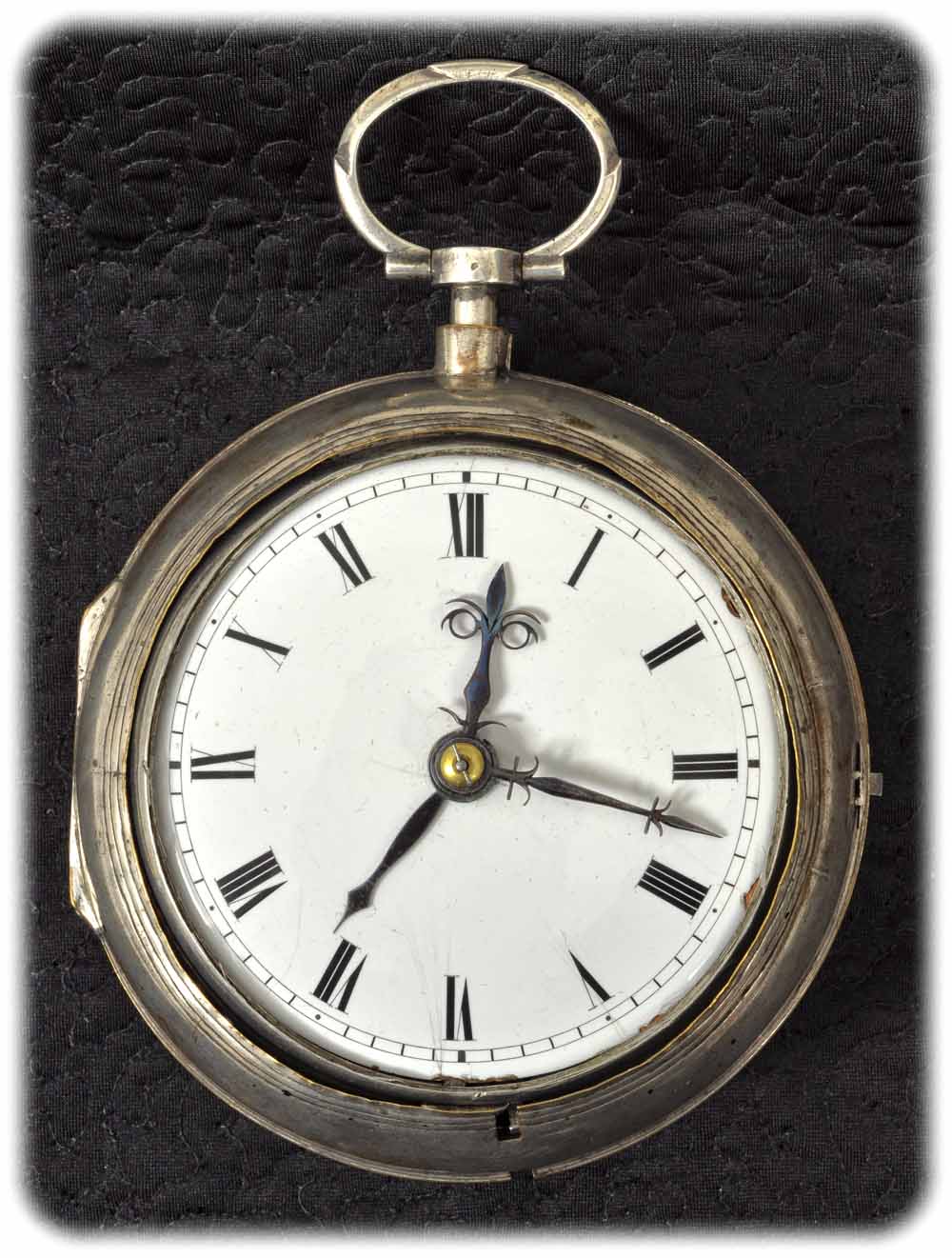Die historische Uhr mit einem raffinierten Wecker-Uhrwerk aus der Sammlung von Otto Horn. Foto: Peter Weckbrodt