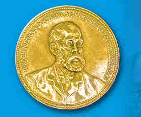 Robert-Koch-Medaille in Gold. Abb.: Robert-Koch-Stiftung 