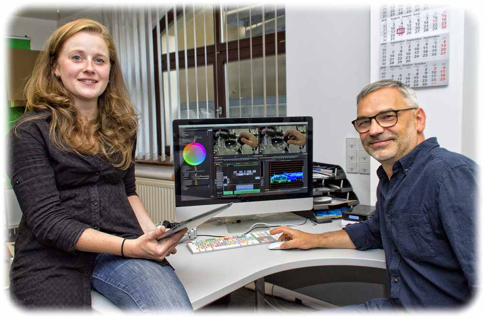 Aline Bergert und Uwe Schellbach vom Medienzentrum der Bergakademie Freiberg arbeiten am Projekt "Videocampus Sachsen". Foto: TU Freiberg