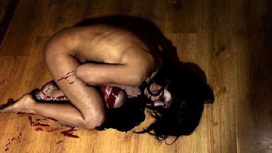 Camilla (Andrea Montenegro) findet immer neue Tode nach einem One-Night-Stand. Foto: Tiberius