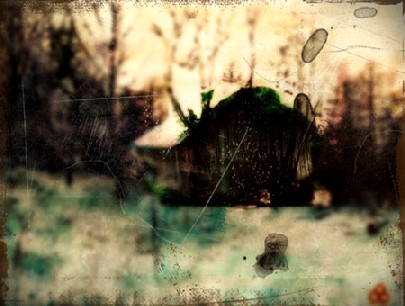 Huch: eine Hütte im Walde! Szenenbild aus "Identität". Abb.: R. Vogt